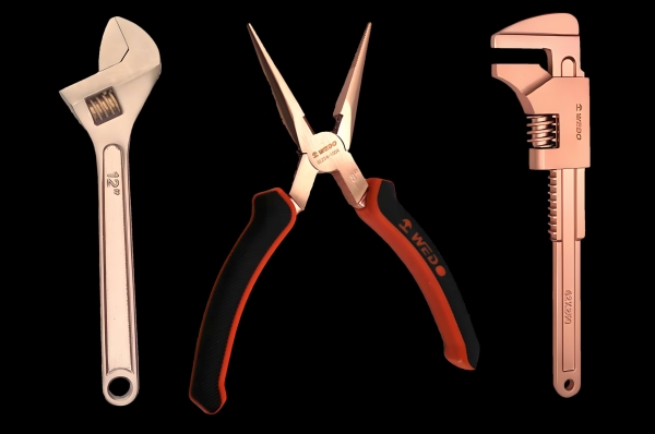 为什么在爆炸性危险场所中一定要使用防爆工具?-图片2